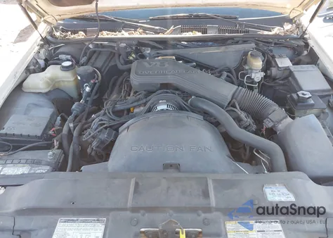 1995 Lincoln Town Car Cartier z USA, uszkodzony, nr VIN 1LNLM83W1SY630125